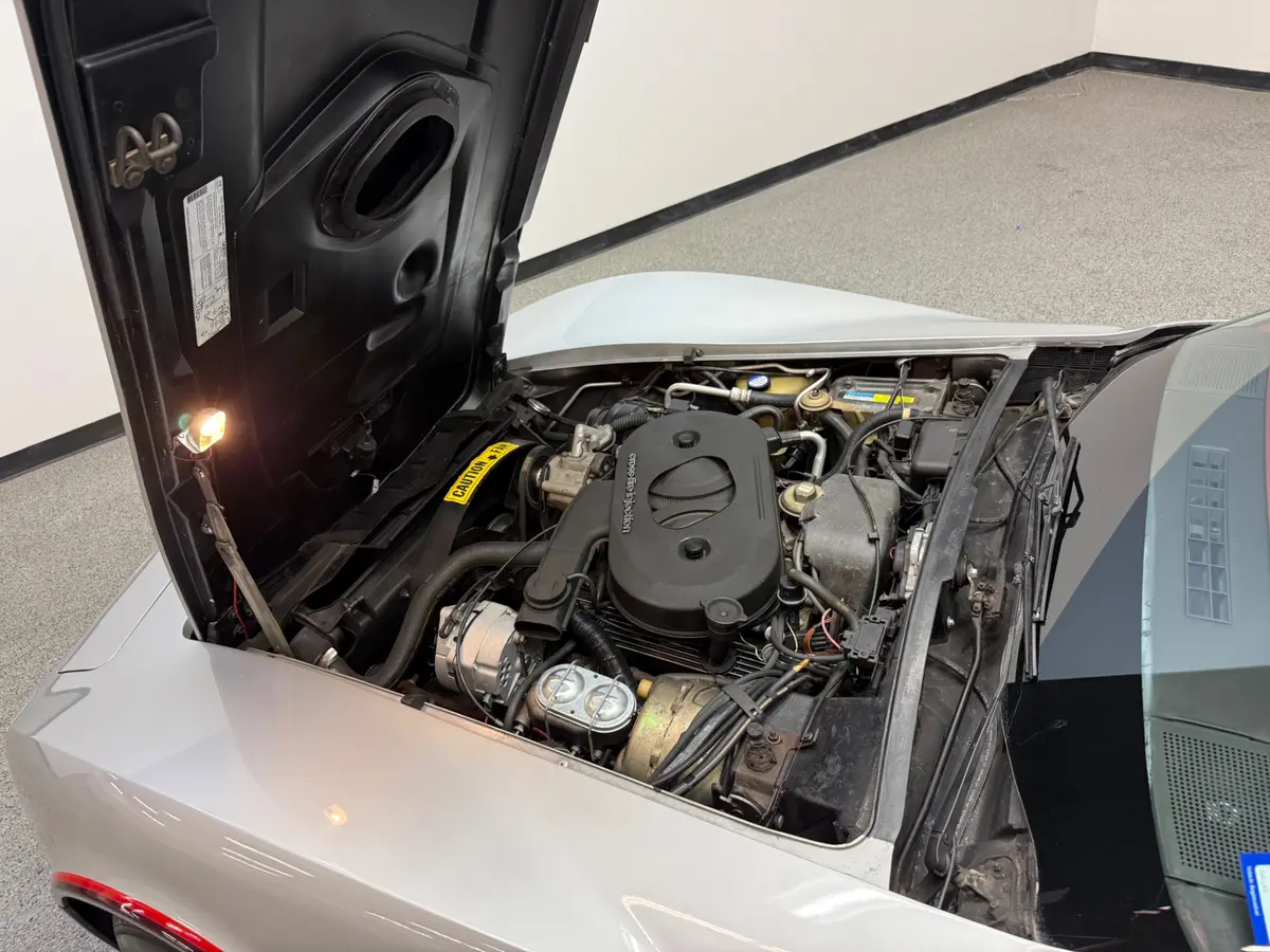Vehicle photo 16