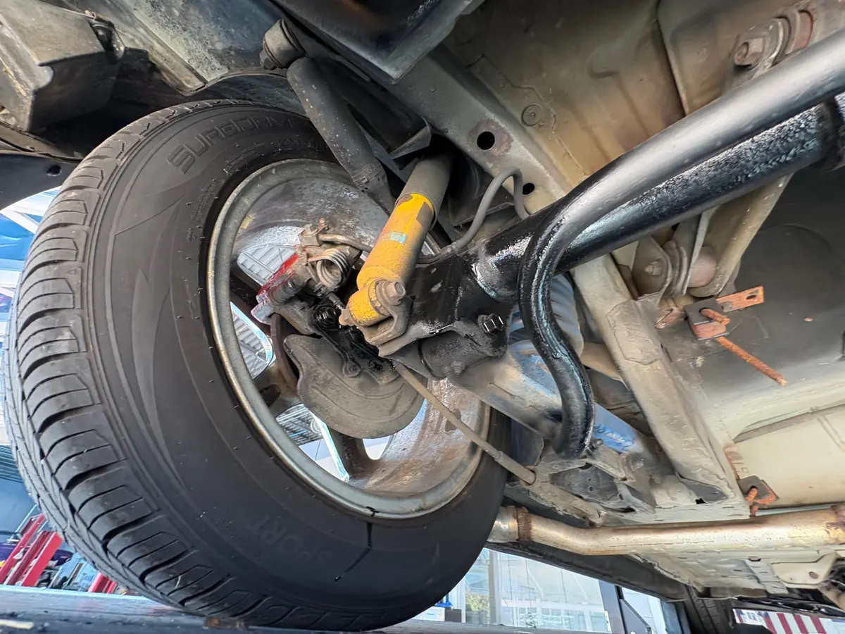 Vehicle photo 43