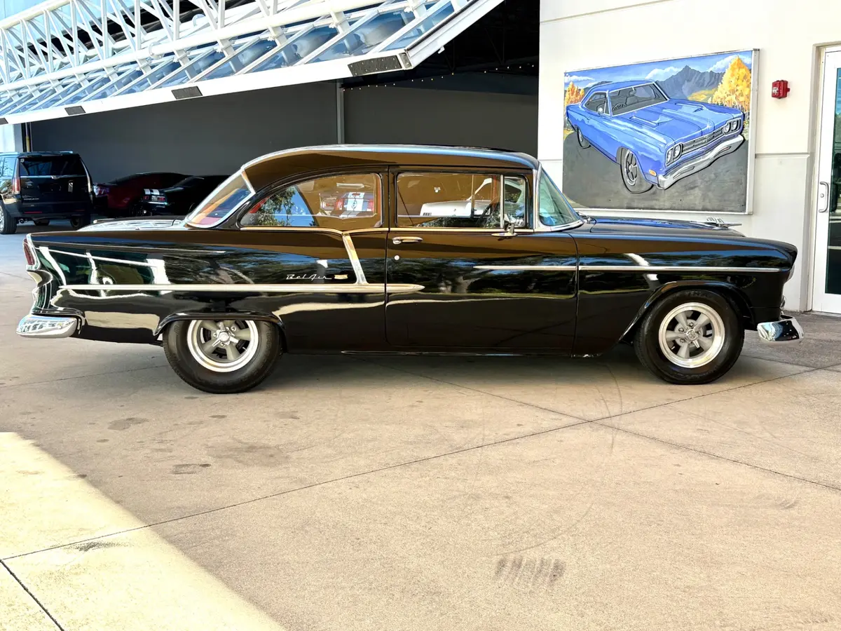 Vehicle photo 4
