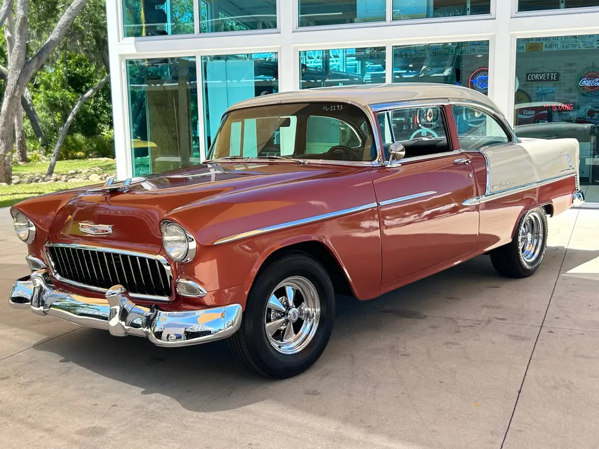 Vehicle photo 12