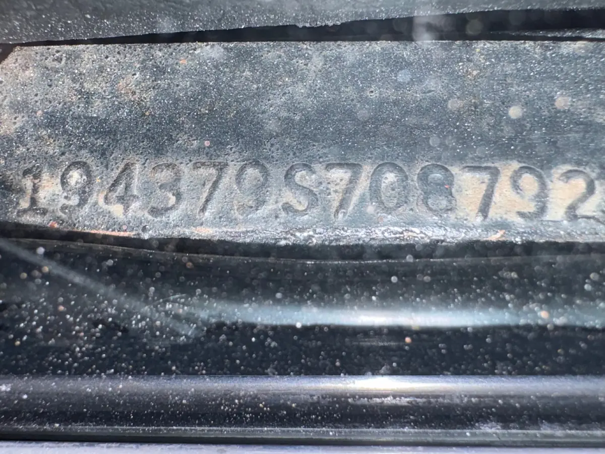 Vehicle photo 23