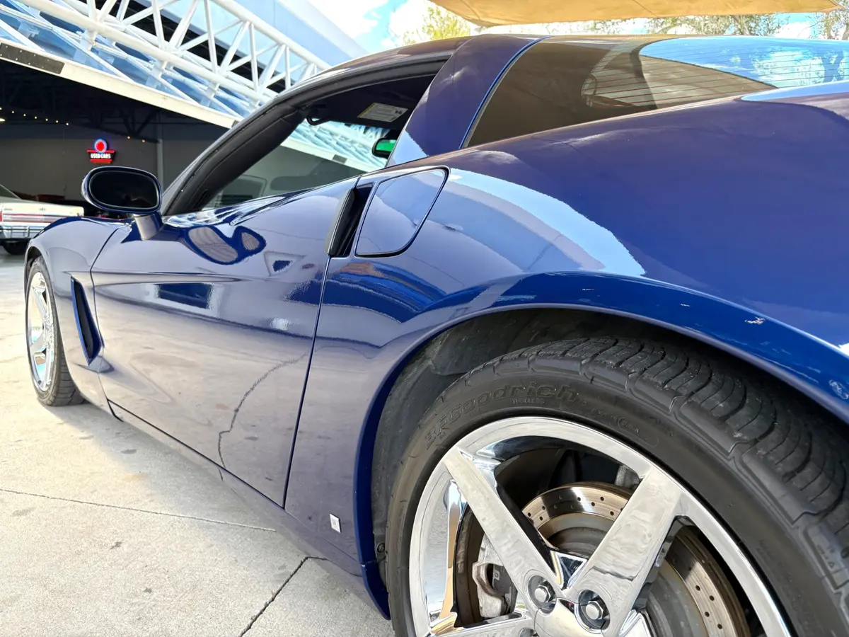 Vehicle photo 15
