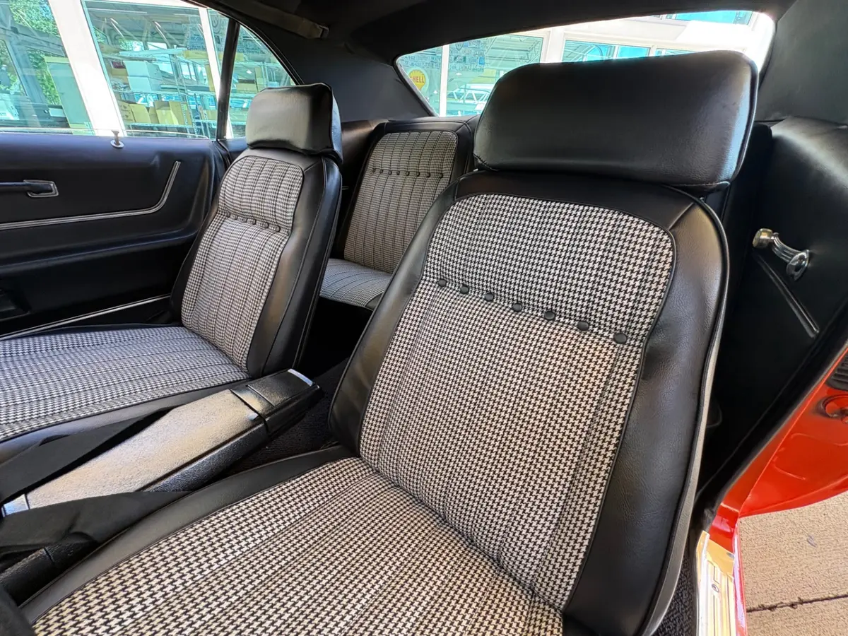 Vehicle photo 34