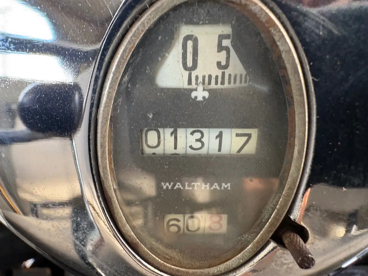 Vehicle photo 24