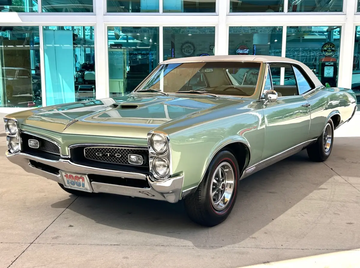 Vehicle photo 1