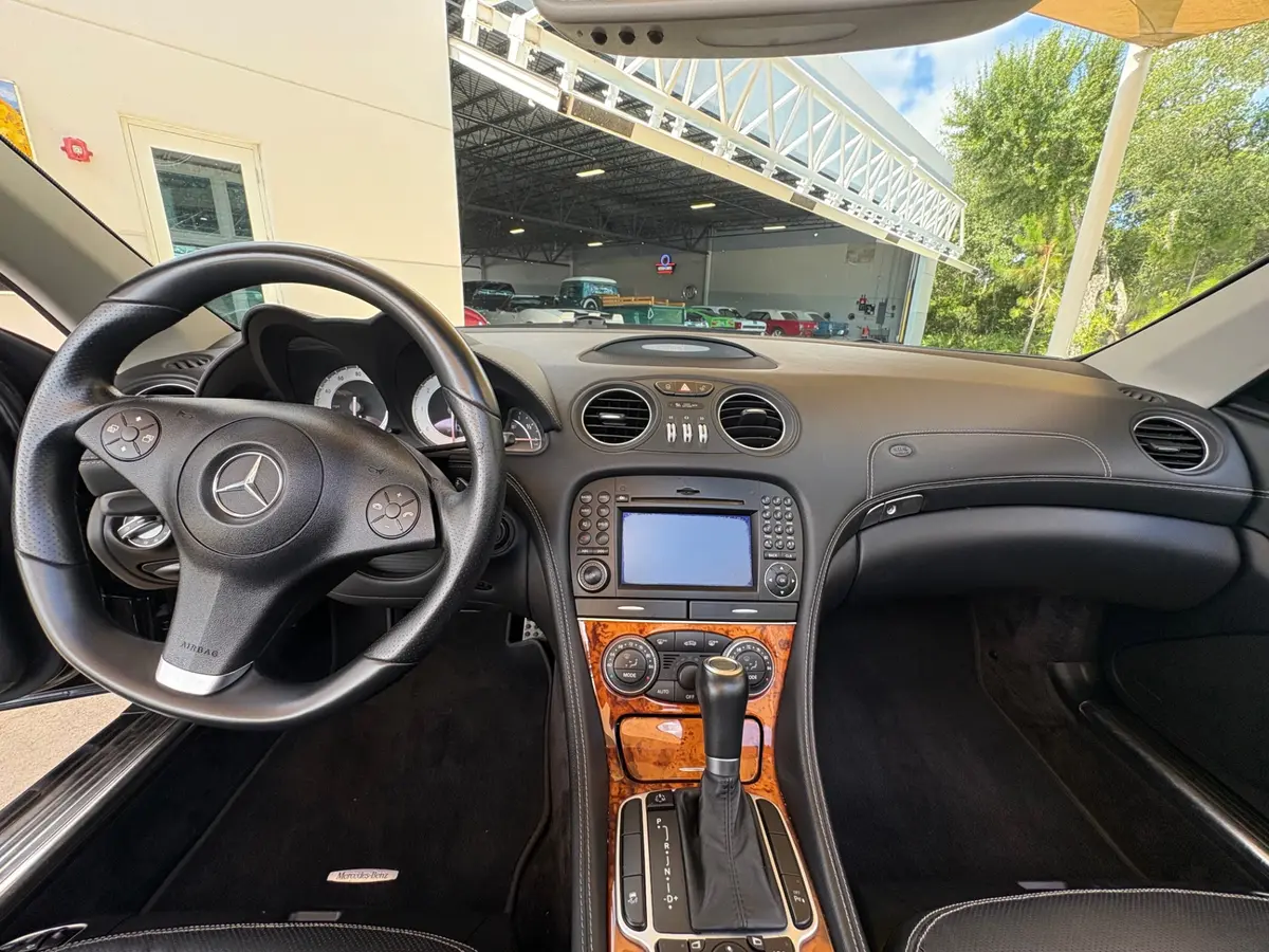 Vehicle photo 42