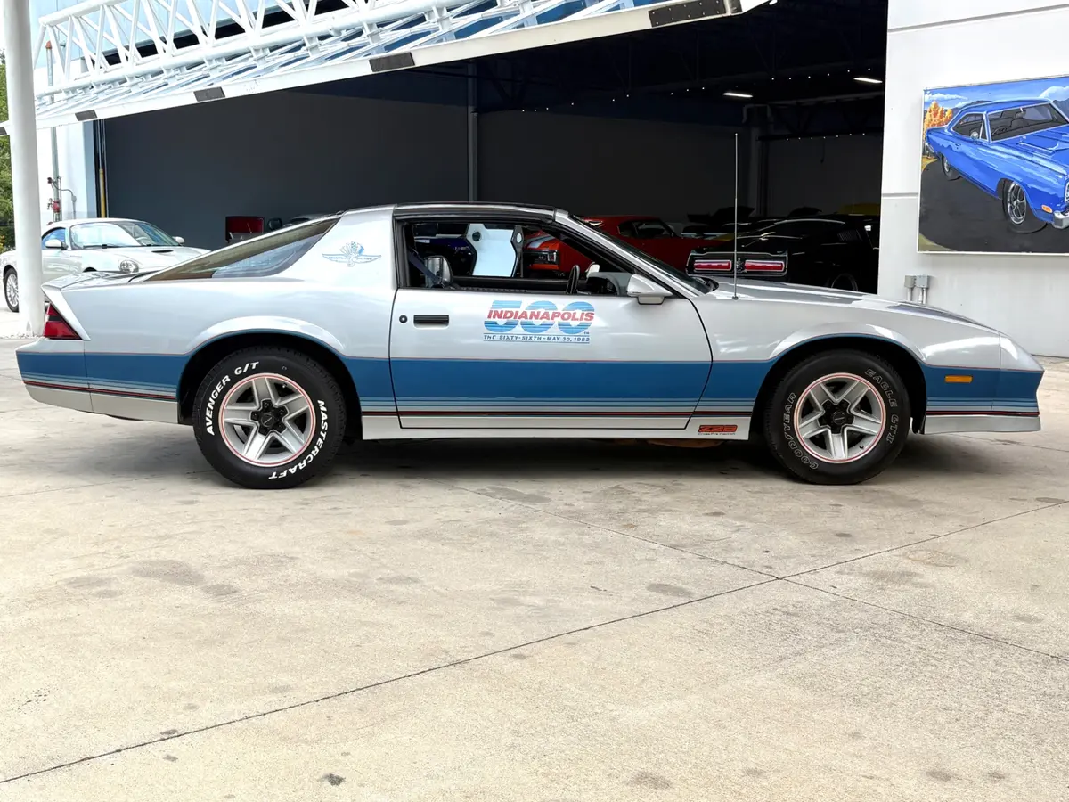 Vehicle photo 5
