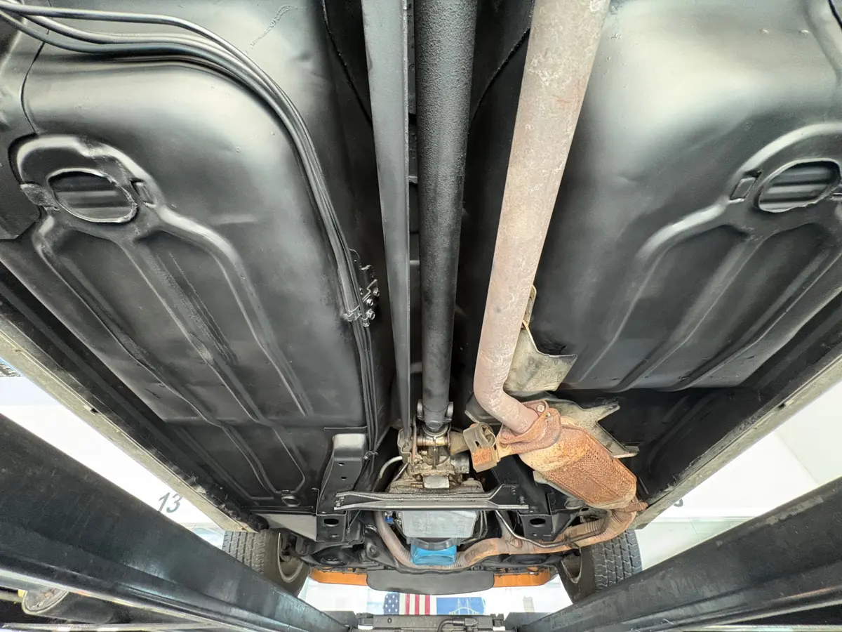 Vehicle photo 54