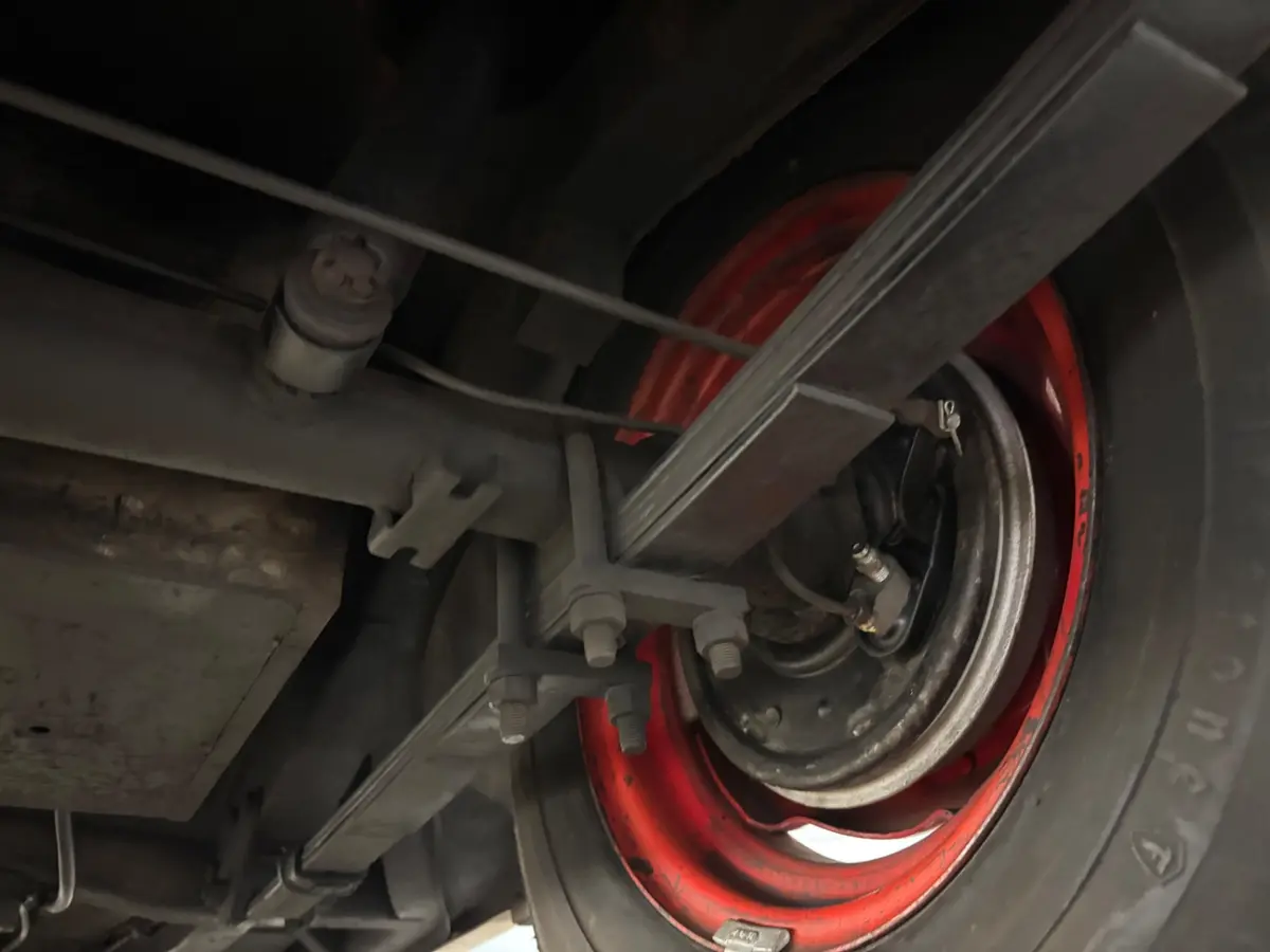 Vehicle photo 28