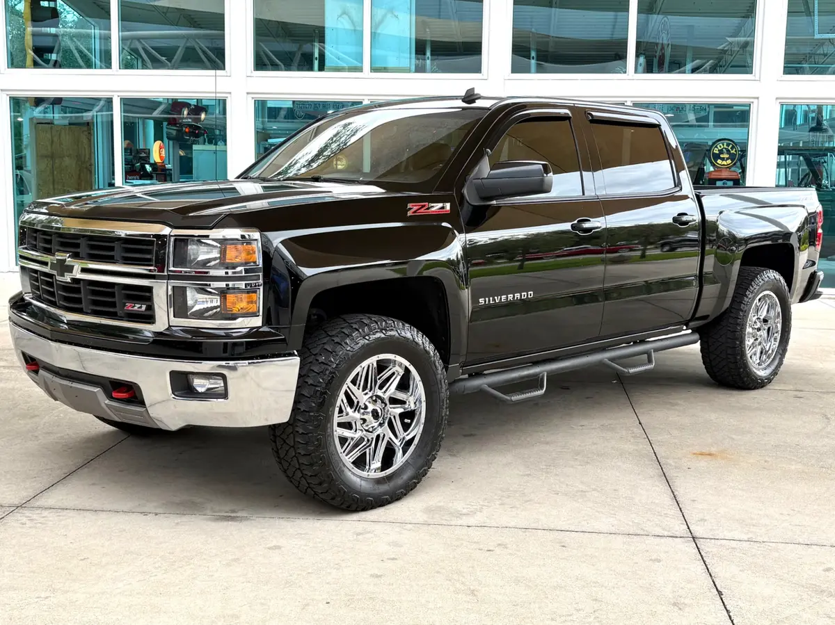 Vehicle photo 11