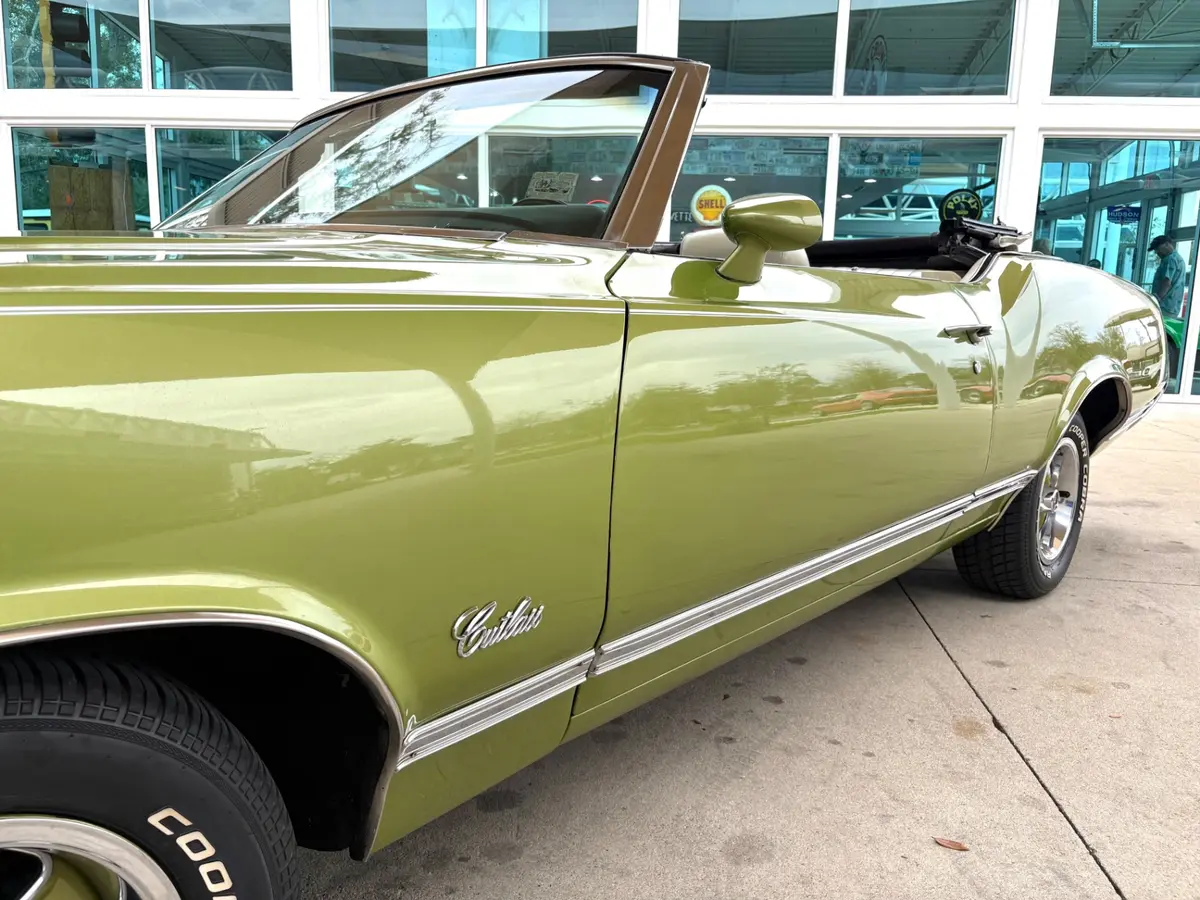 Vehicle photo 13