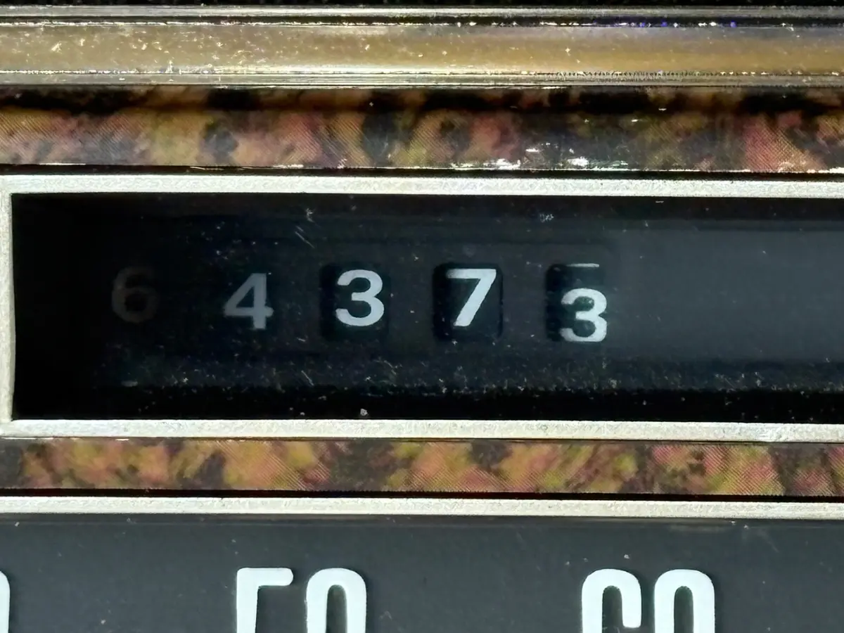 Vehicle photo 24