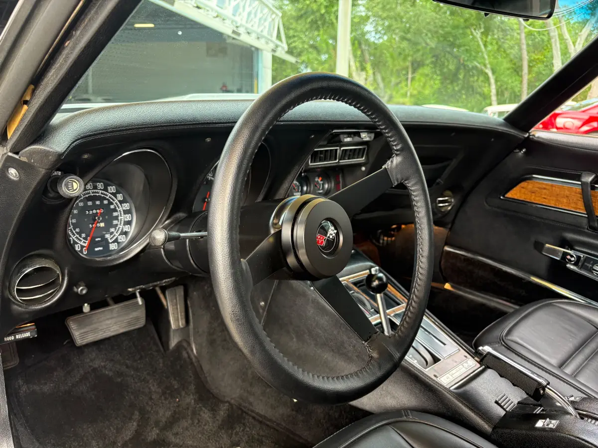 Vehicle photo 32