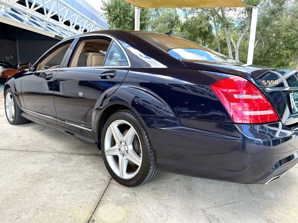 Vehicle photo 15