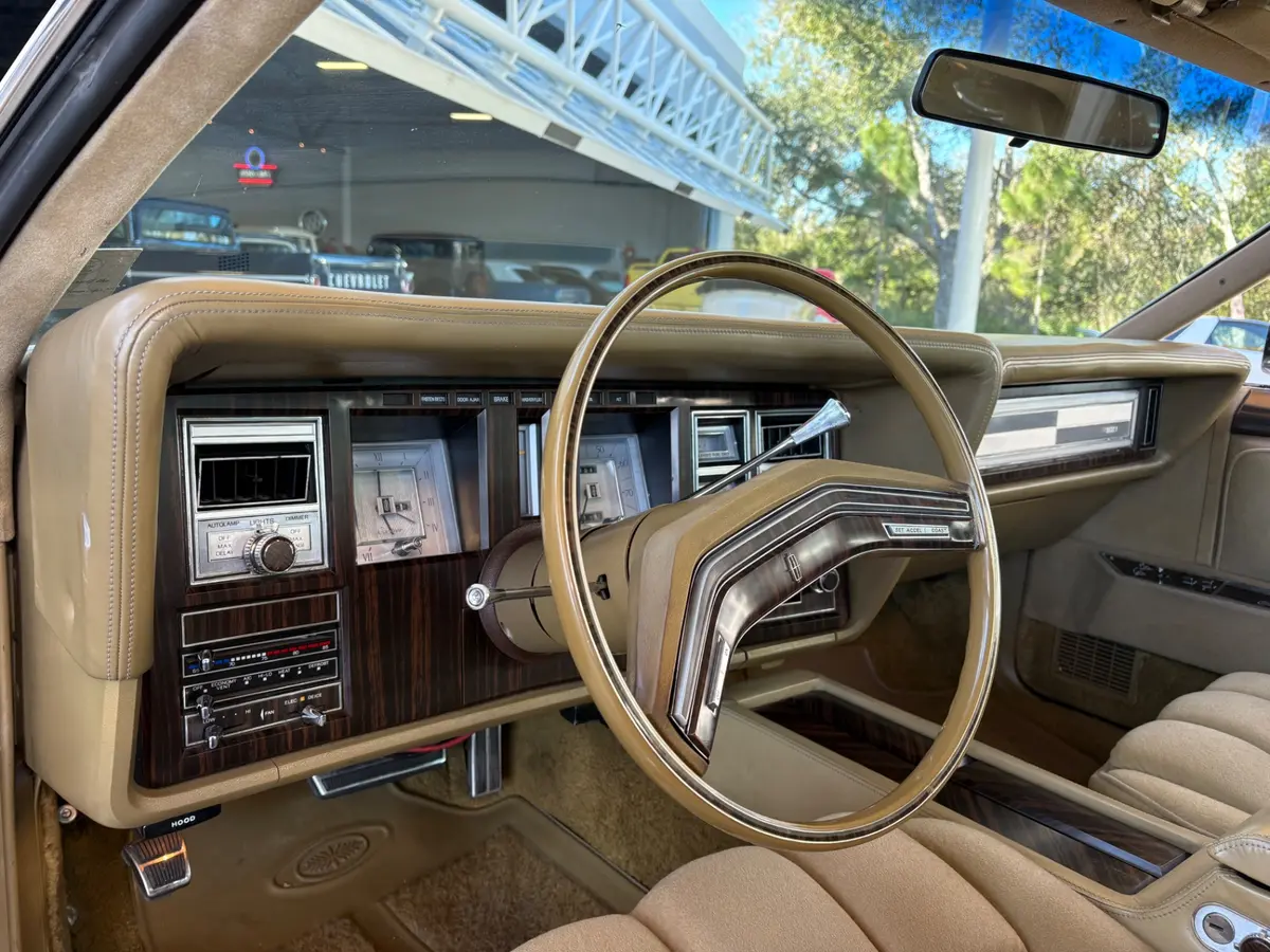 Vehicle photo 34