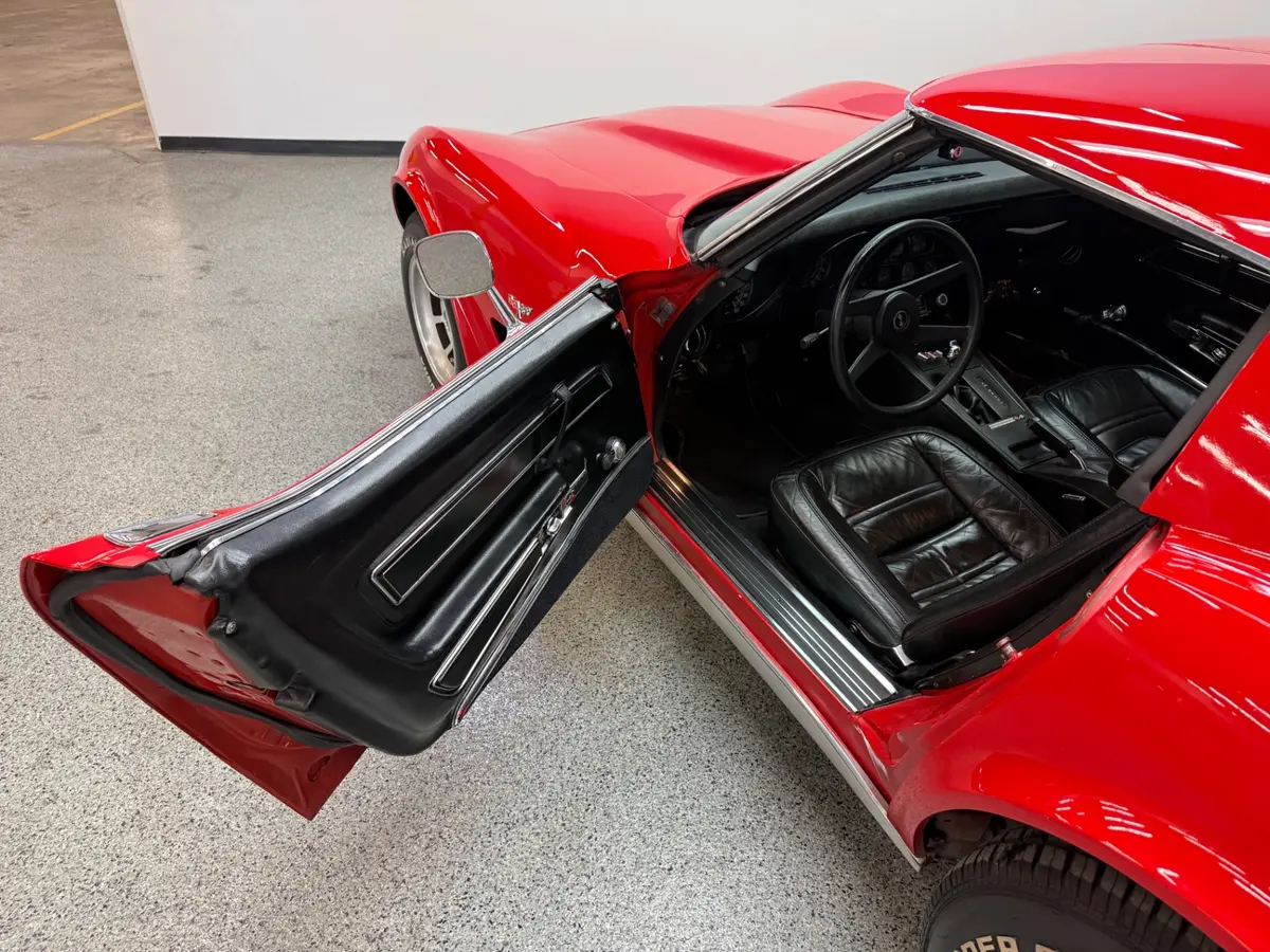 Vehicle photo 16
