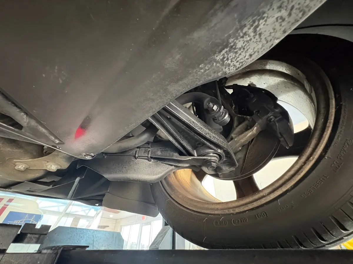 Vehicle photo 50