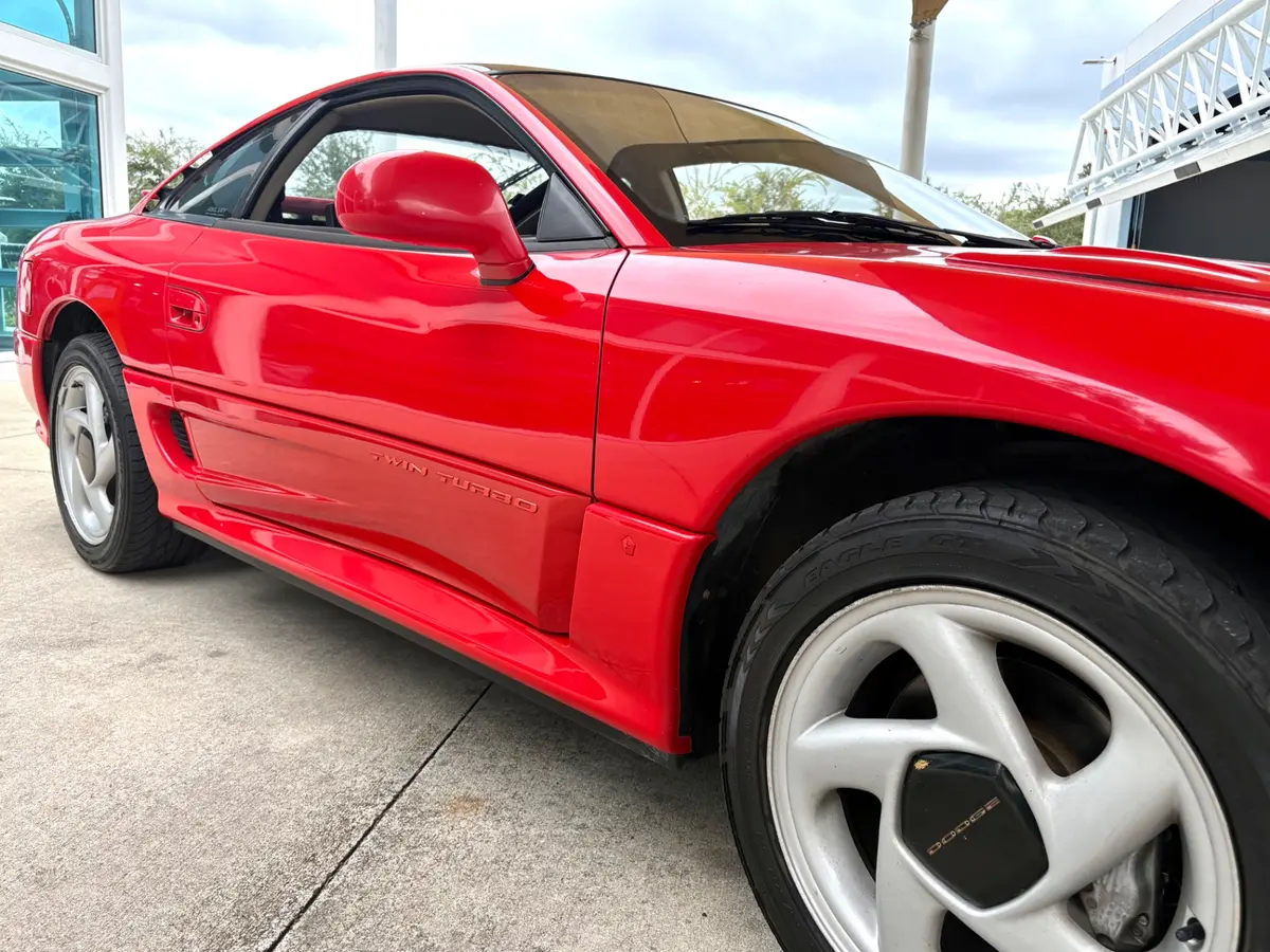 Vehicle photo 18