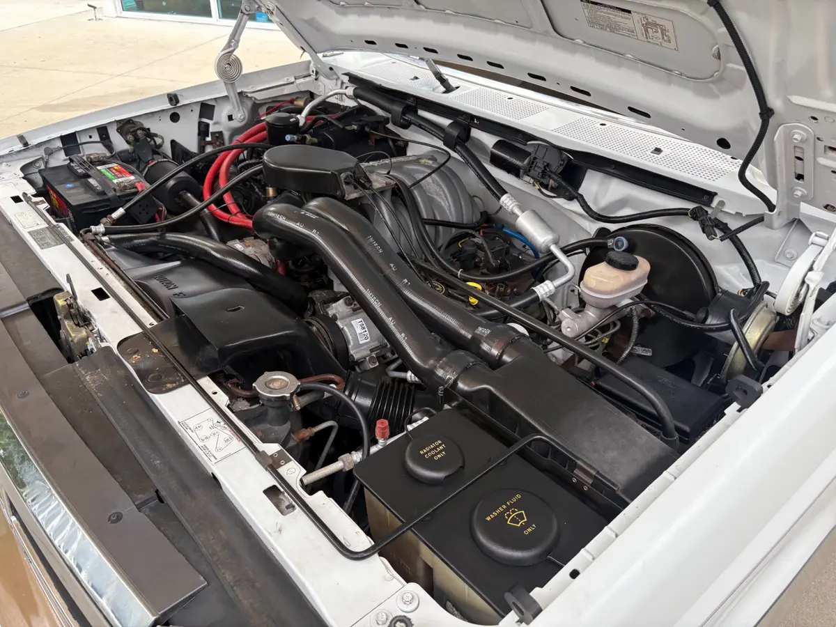 Vehicle photo 28