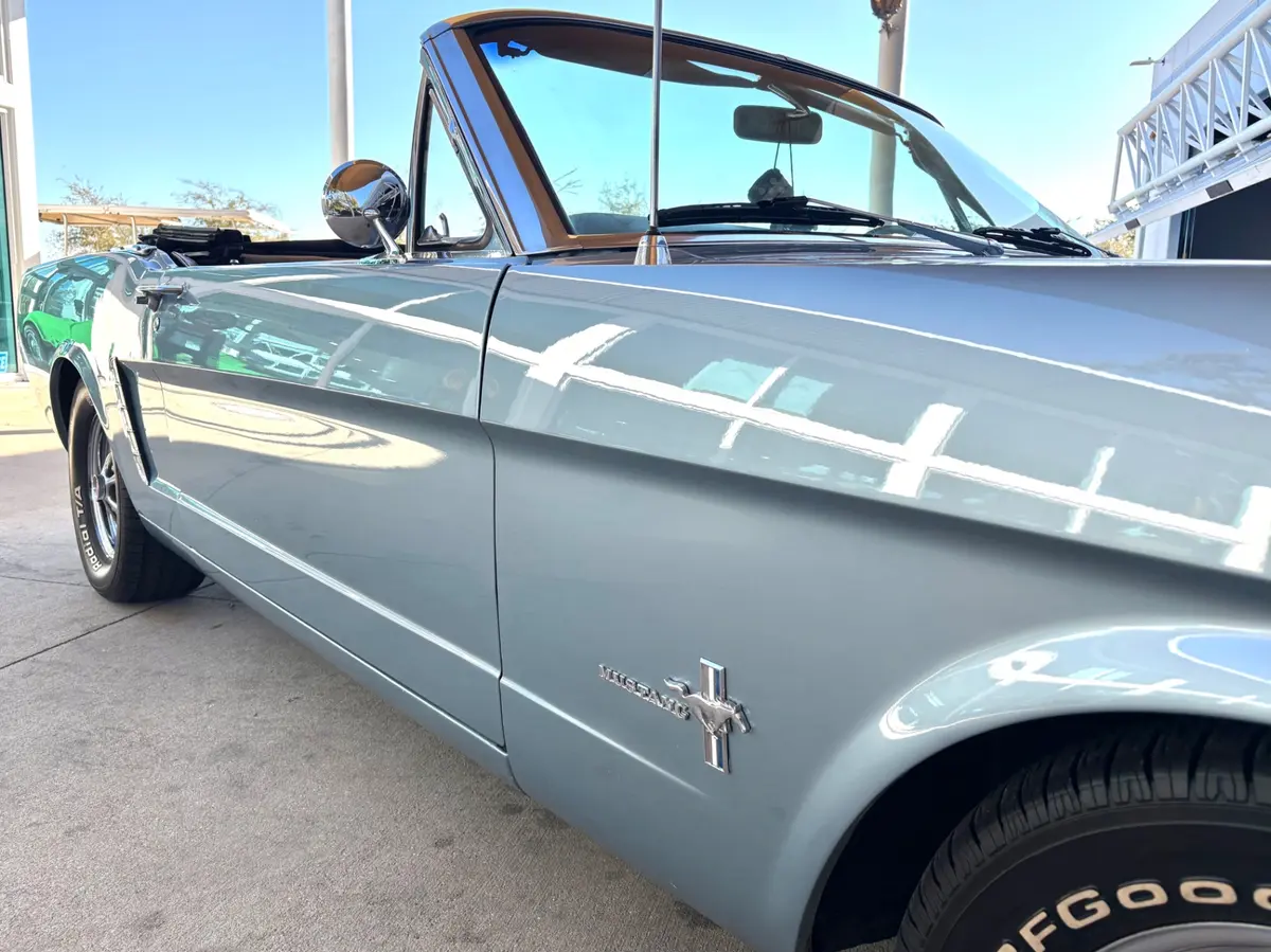 Vehicle photo 19