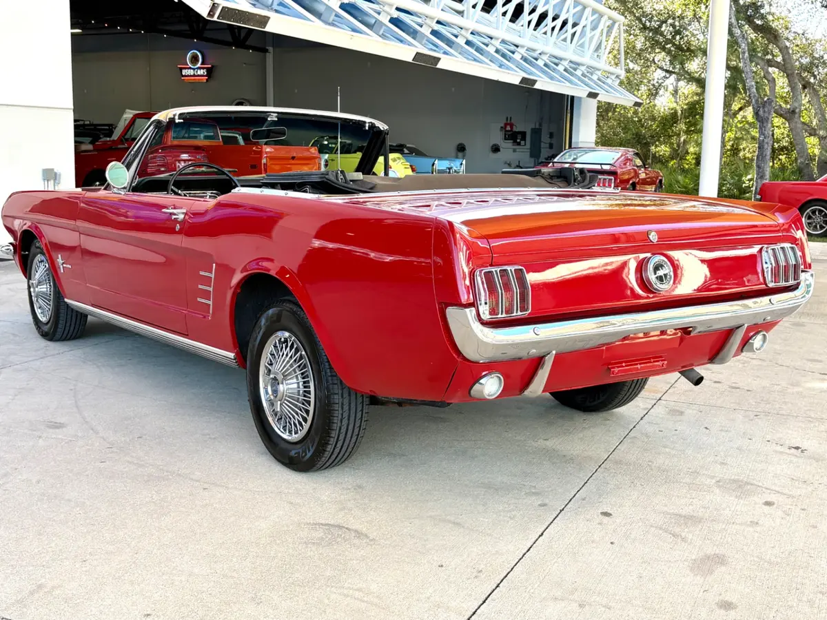 Vehicle photo 10