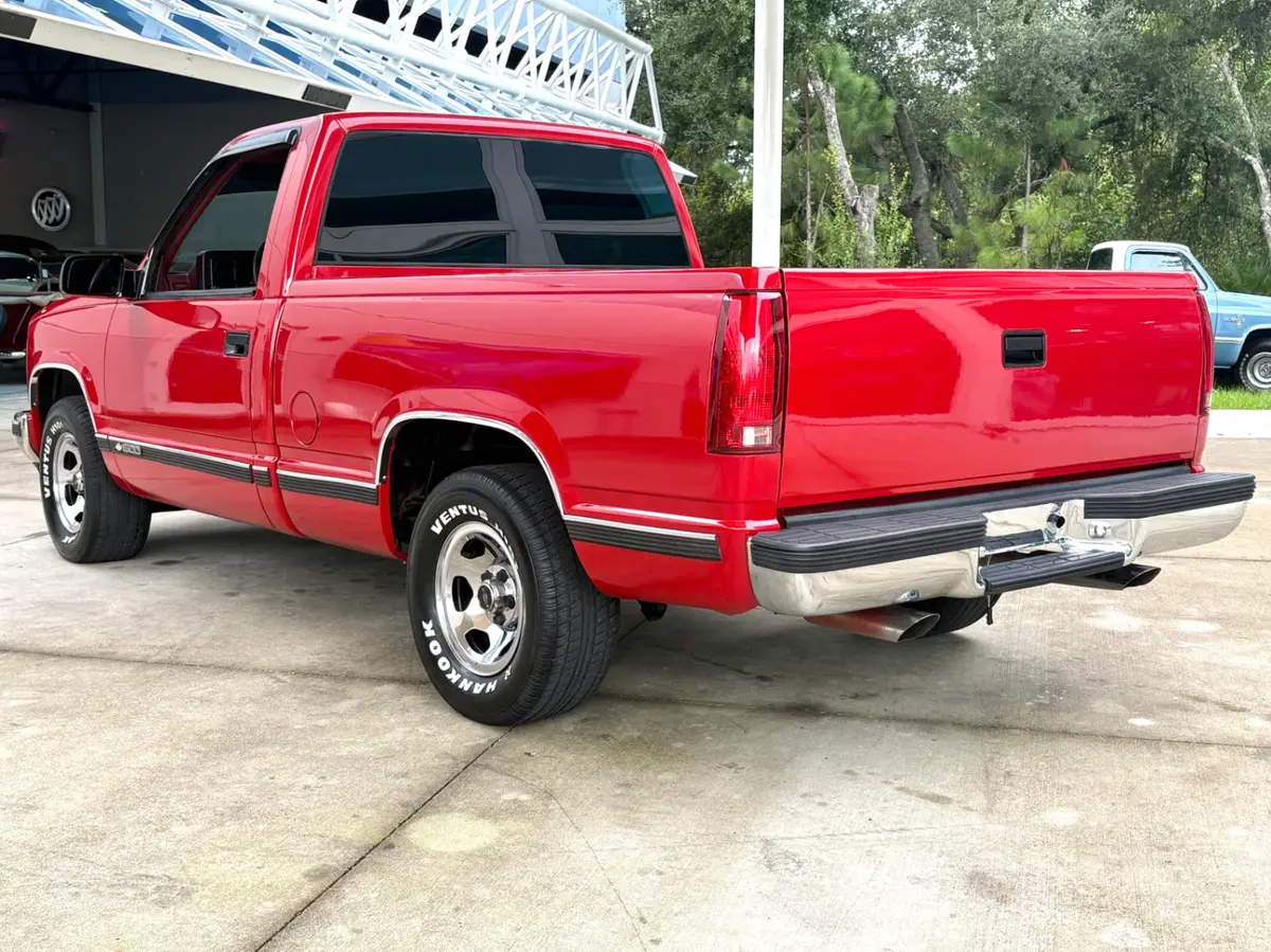 Vehicle photo 9