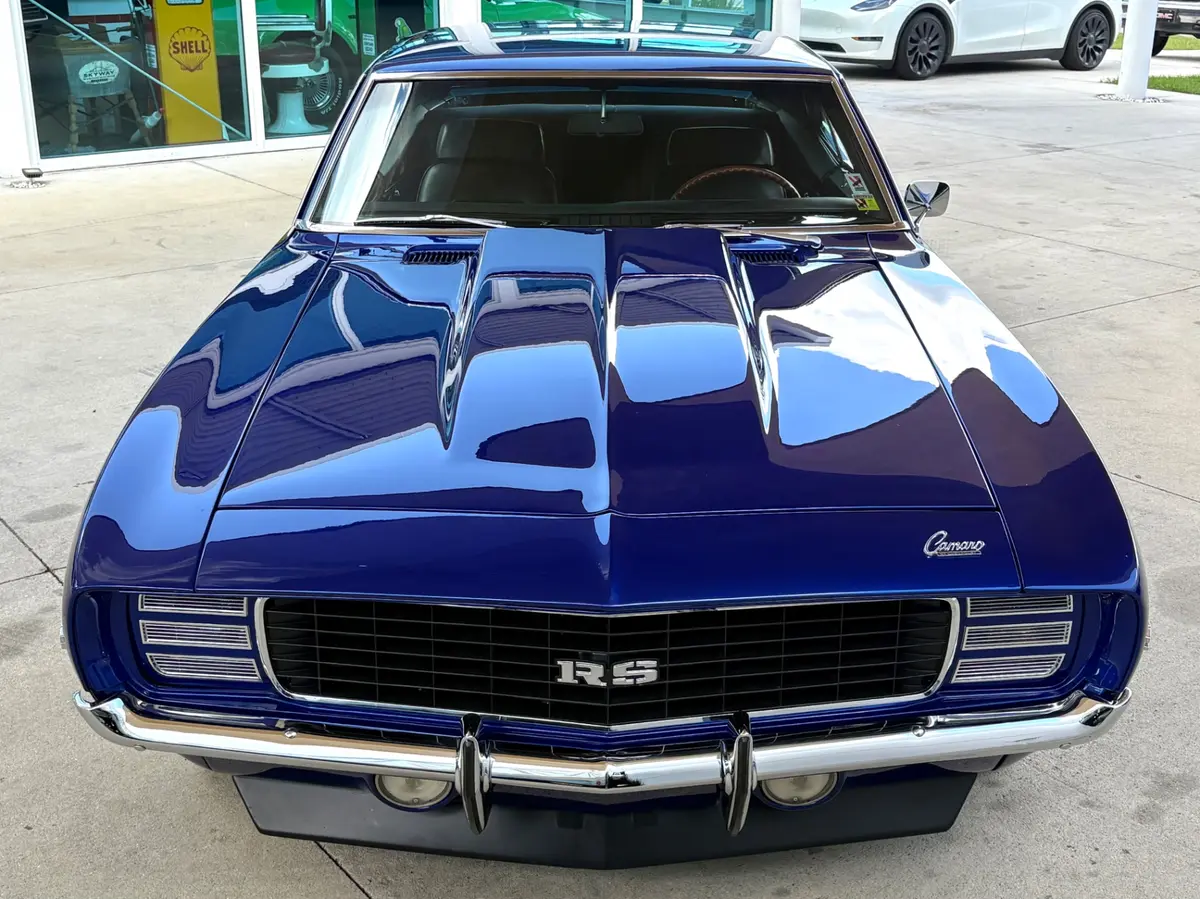 Vehicle photo 3