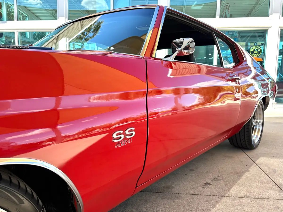 Vehicle photo 14