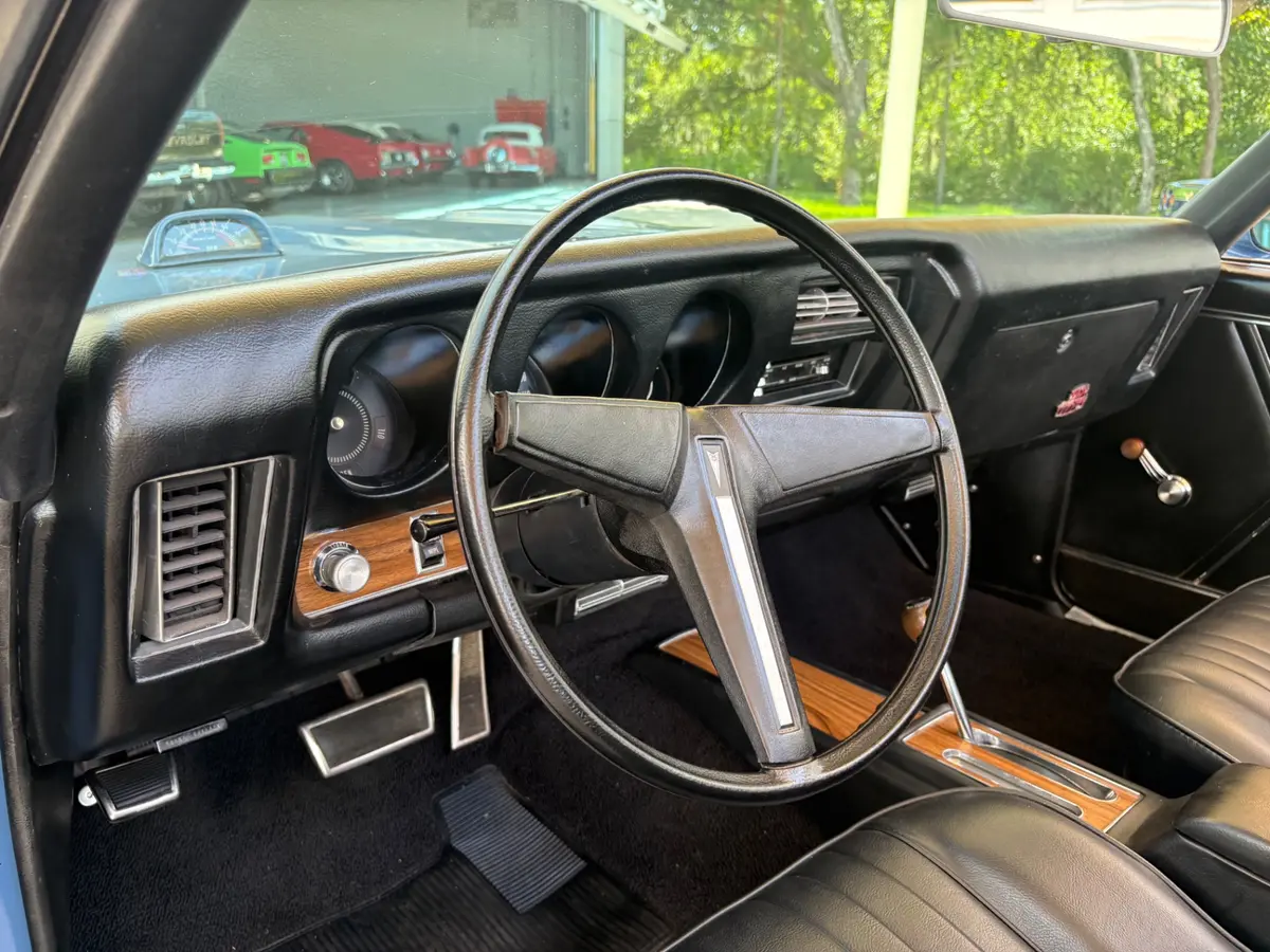 Vehicle photo 42