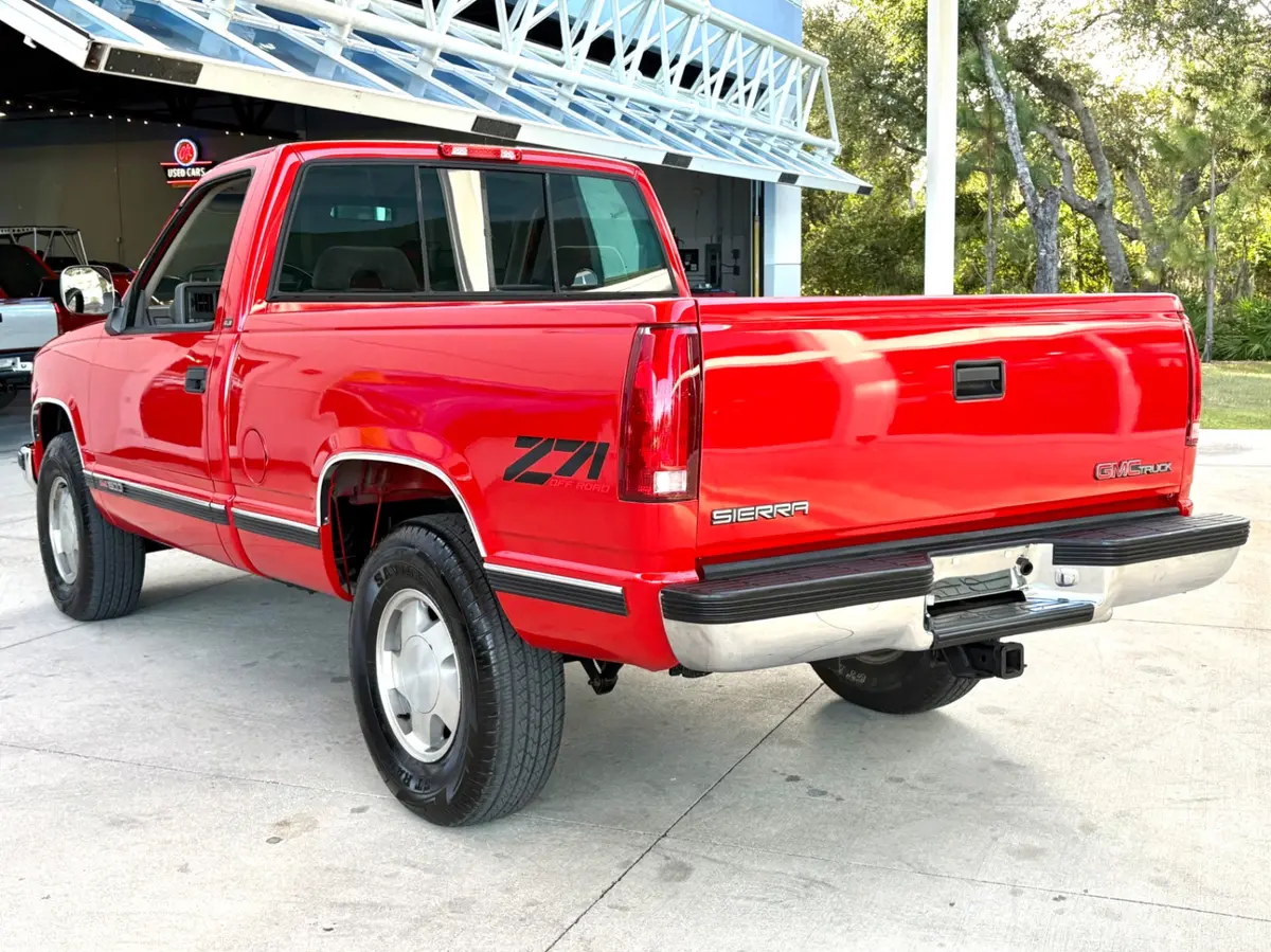 Vehicle photo 8