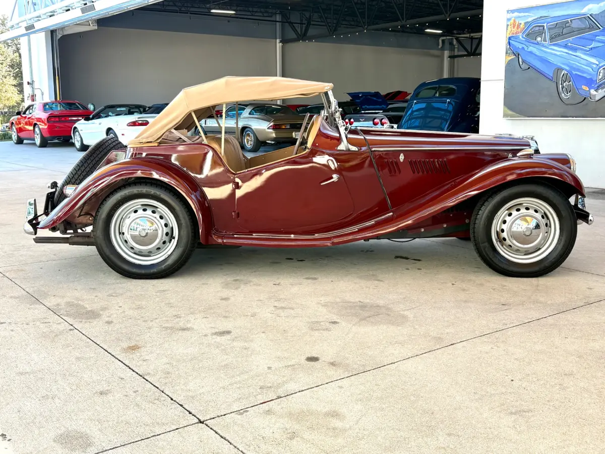 Vehicle photo 21