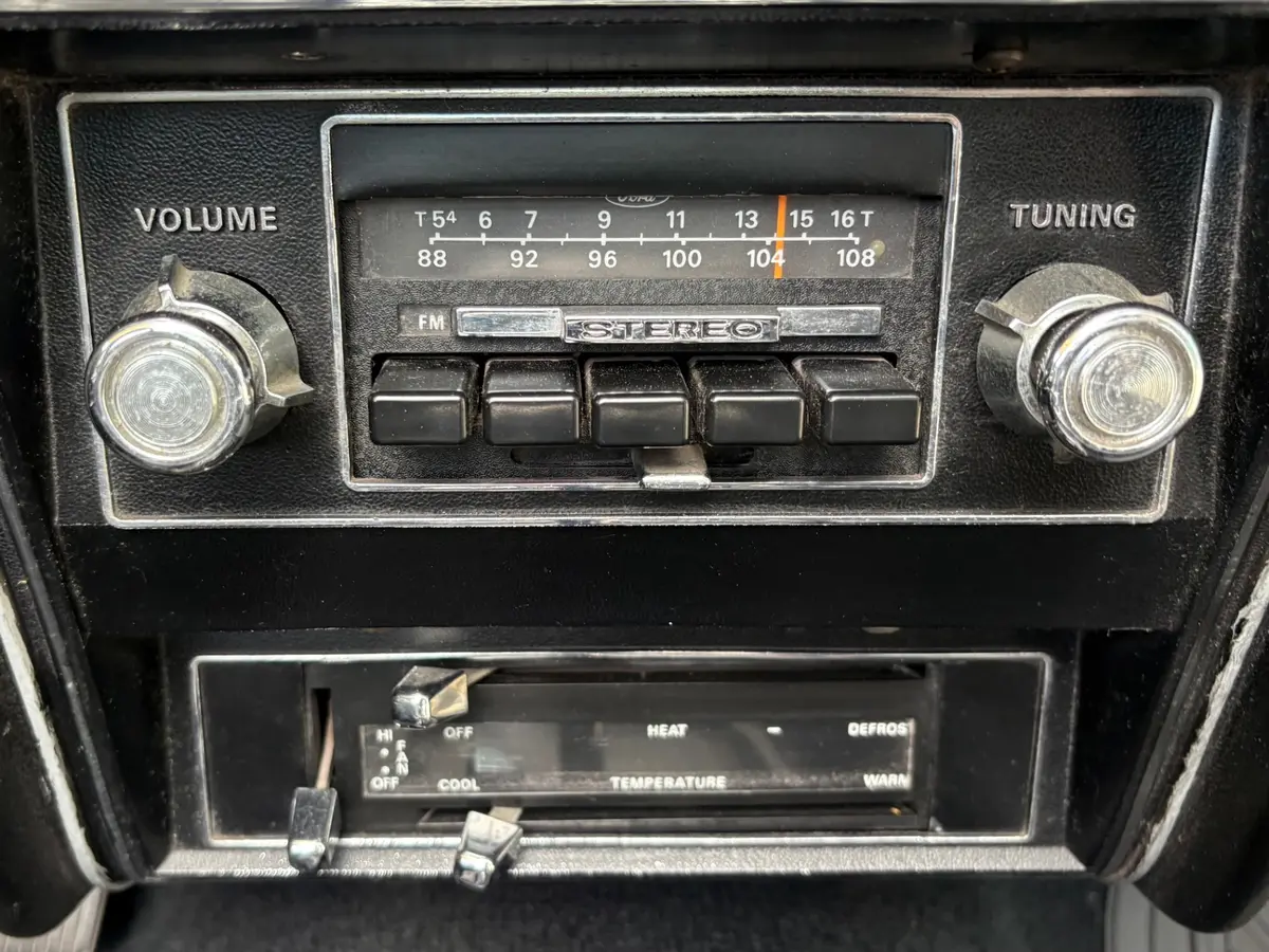 Vehicle photo 46