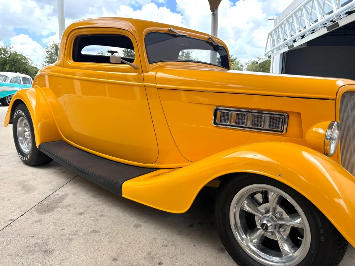 Vehicle photo 19