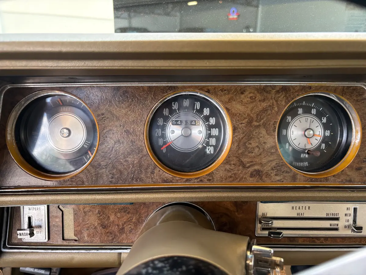 Vehicle photo 38