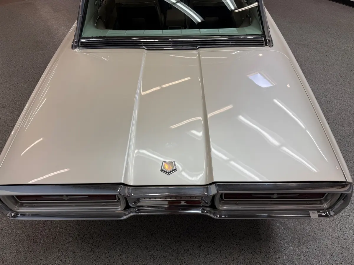 Vehicle photo 16