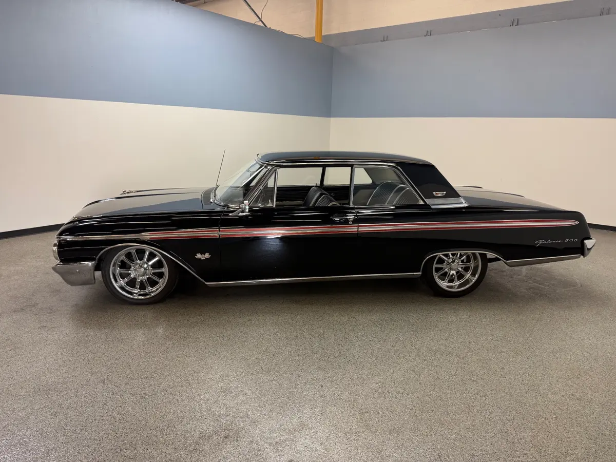 Vehicle photo 3