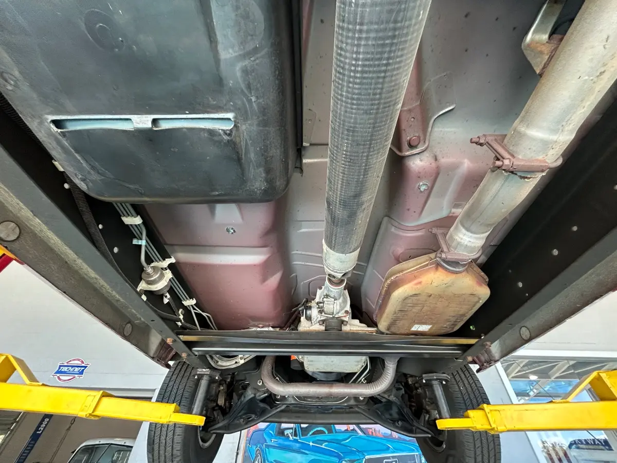 Vehicle photo 33