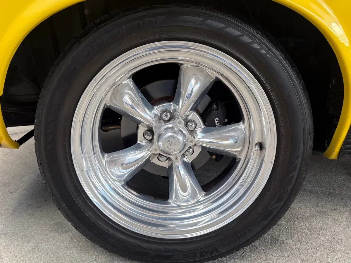 Vehicle photo 21