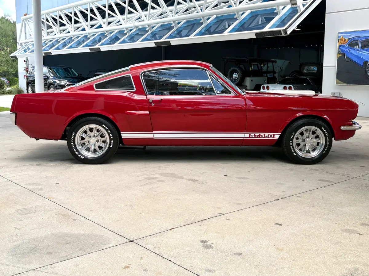 Vehicle photo 5