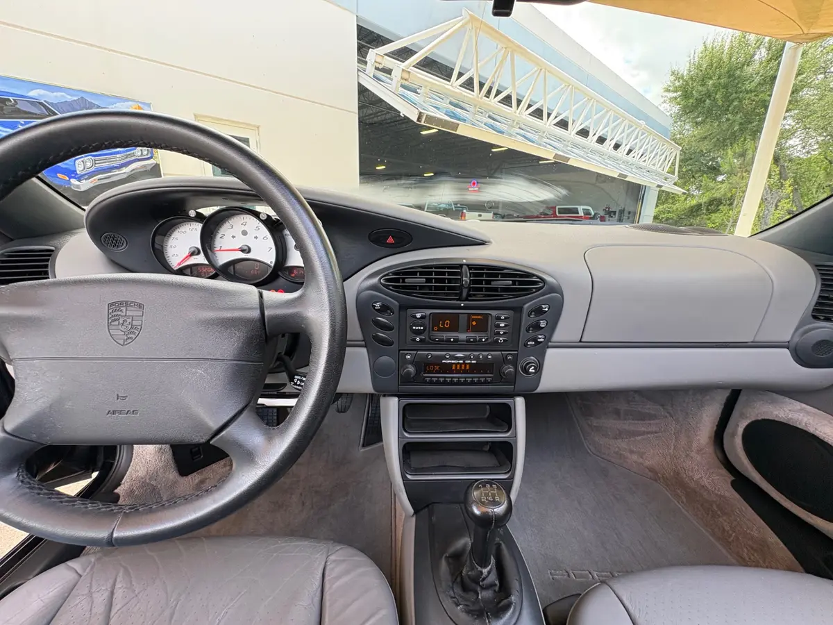 Vehicle photo 35