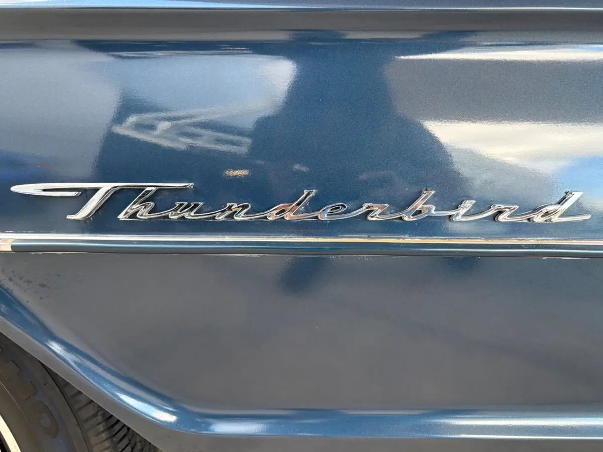 Vehicle photo 22