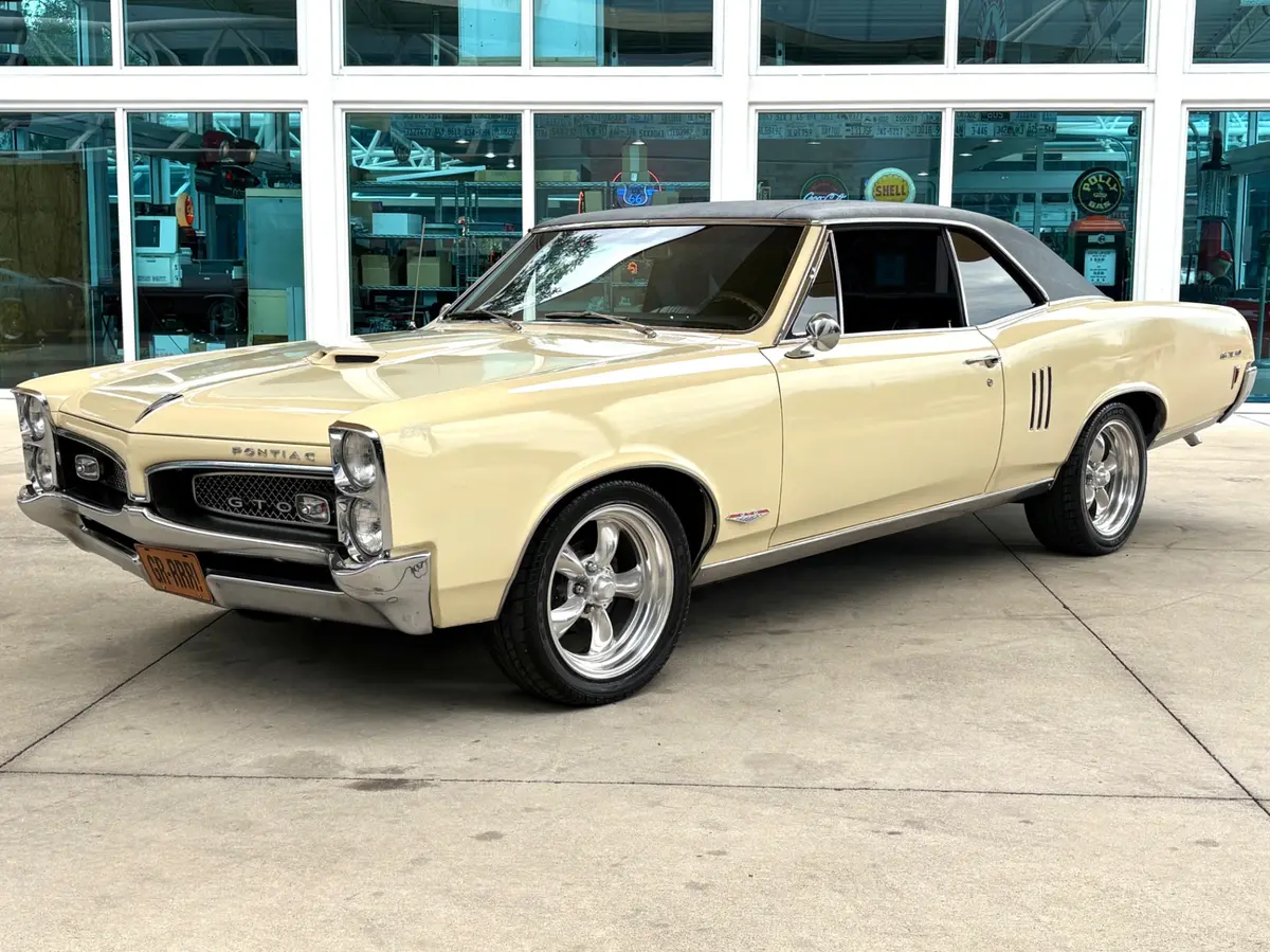 Vehicle photo 11
