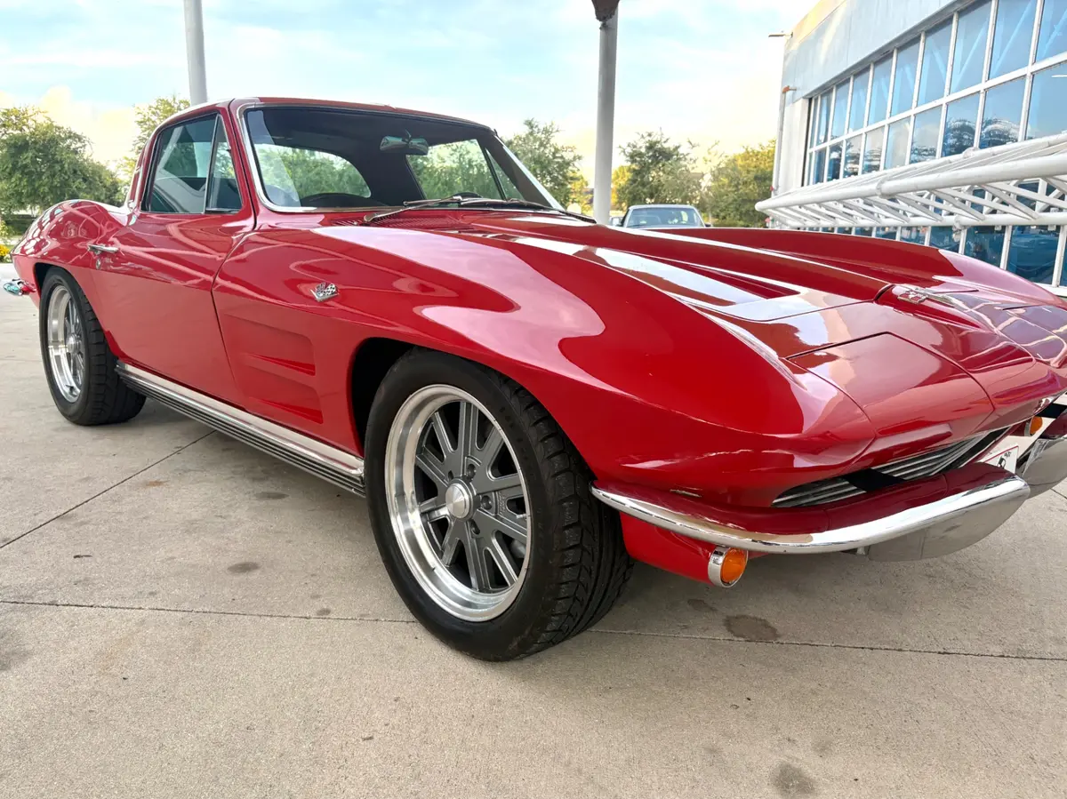 Vehicle photo 19