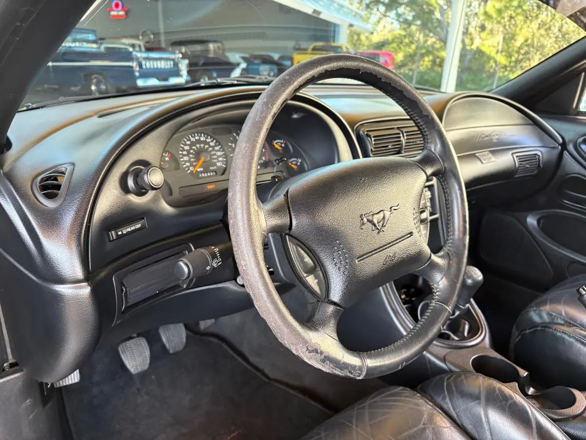 Vehicle photo 31