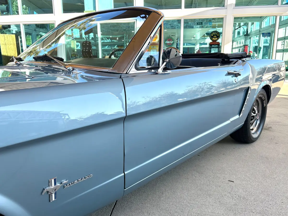Vehicle photo 14