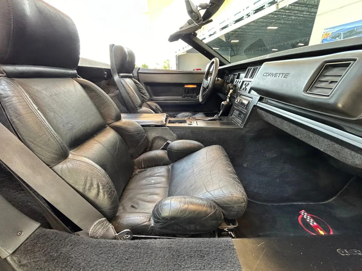 Vehicle photo 27