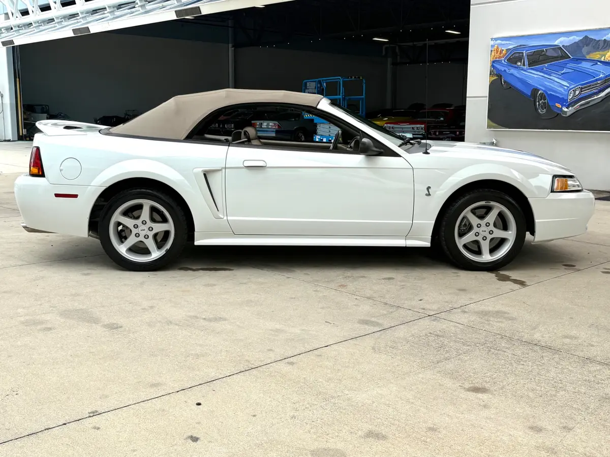 Vehicle photo 22