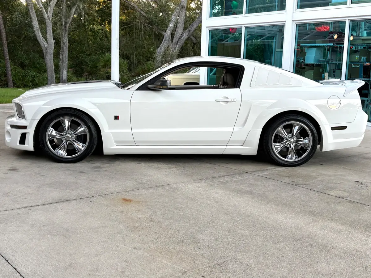 Vehicle photo 10