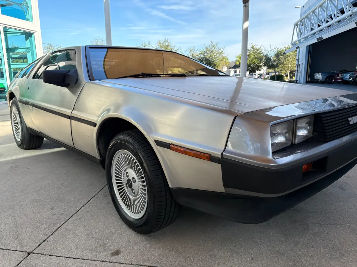 Vehicle photo 19