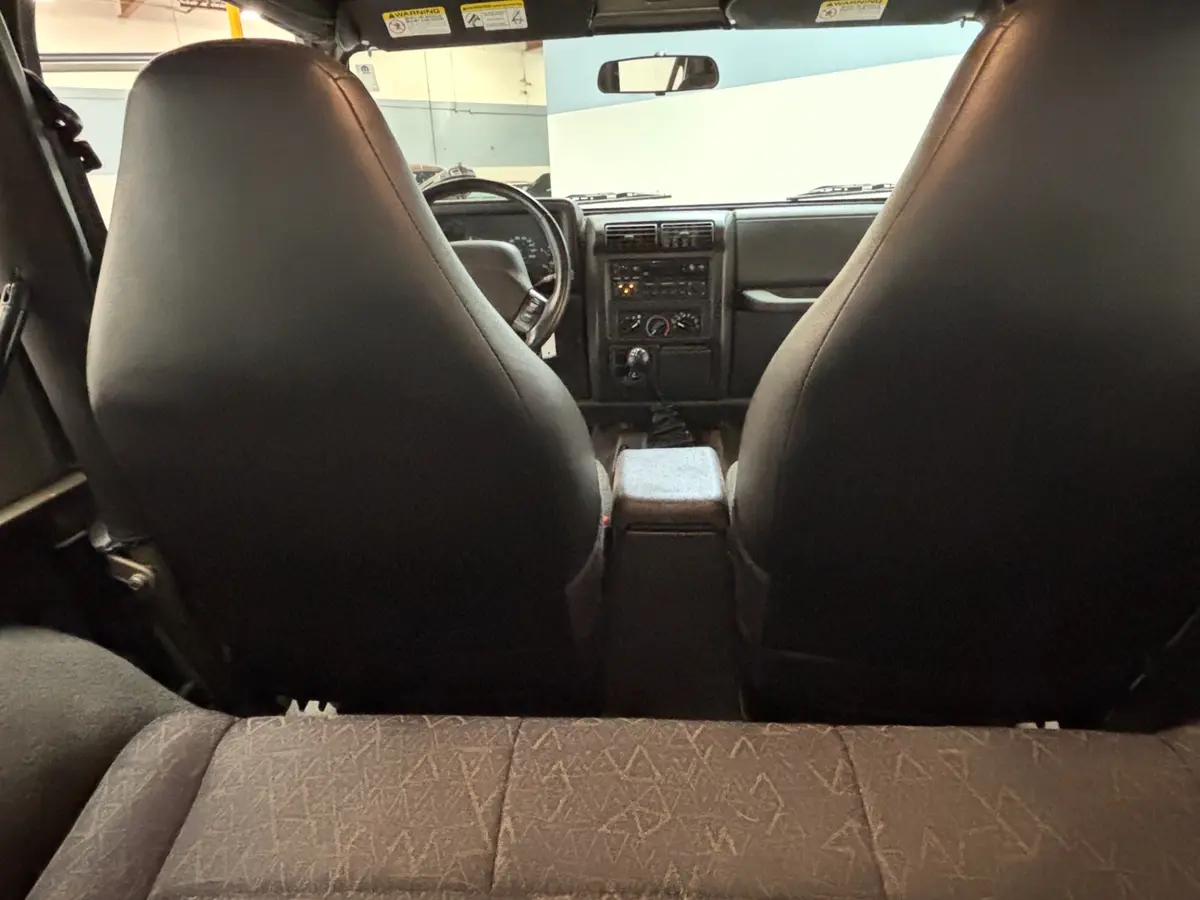 Vehicle photo 26